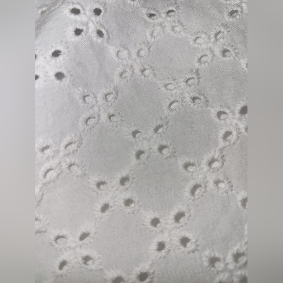 Old Navy - Women's White Eyelet Shorts - Size 10 - Picture 3 of 5